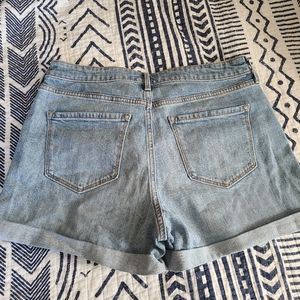 Old navy mom Jean shorts, size 10